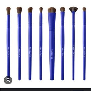 NWT Tresluce Beauty Shadow Palette Like An Artista 8-Piece Eye Brush